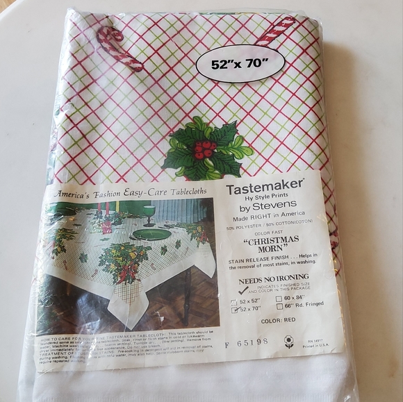 NEW VINTAGE Christmas Tablecloth Steven's Tastemaker Candy Canes And Garland - Picture 5 of 13